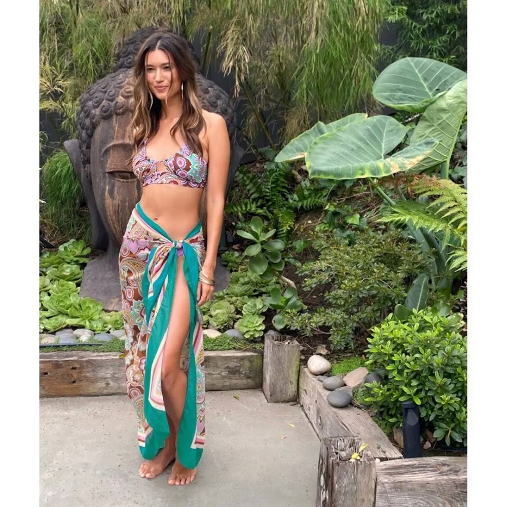 NWT Becca Groovy Multi Way Bikini Top